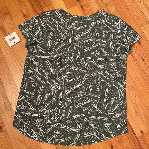 Falls Creek Short Sleeve Top. Size Large. Tropical Leaf Print . Sage Color. NWT! - Picture 6 of 6